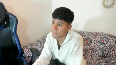 Snapshot of alexandluke1 chatting on 09.10.25 chicos hot online show from 09.10.25