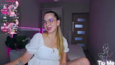 Snapshot of alexandracandy chatting on 06.24.26 alexandracandy online show from 06.24.26