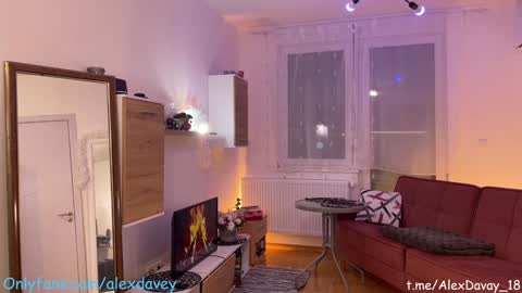 Snapshot of alexdavey chatting on 01.07.25           online show from 01.07.25