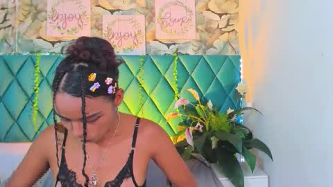Snapshot of alexiiabrown chatting on 05.19.26 Alexia Brown online show from 05.19.26