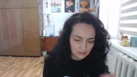 Snapshot of alexismillers chatting on 04.27.26 AlexisMillers online show from 04.27.26