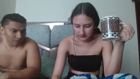 Snapshot of alexvsluisa chatting on 12.18.25 alex y luisa online show from 12.18.25