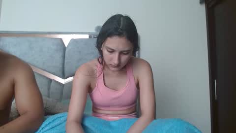 Snapshot of alexvsluisa chatting on 12.19.25 alex y luisa online show from 12.19.25