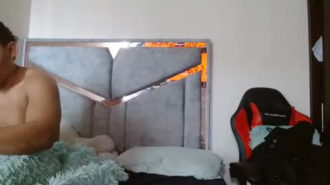 Snapshot of alexvsluisa chatting on 04.27.26 alex y luisa online show from 04.27.26