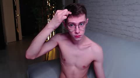 Snapshot of alfie_evanss chatting on 10.21.25 Alfie online show from 10.21.25