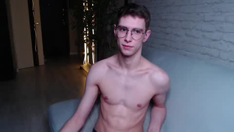 Snapshot of alfie_evanss chatting on 11.18.25 Alfie online show from 11.18.25