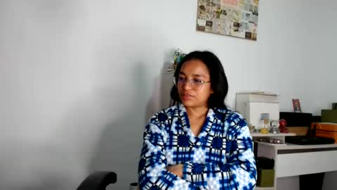 Snapshot of alia054 chatting on 06.10.26 Alia online show from 06.10.26