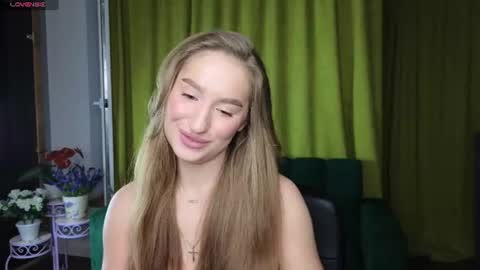 Snapshot of alicafoxis chatting on 06.22.26 Alica online show from 06.22.26