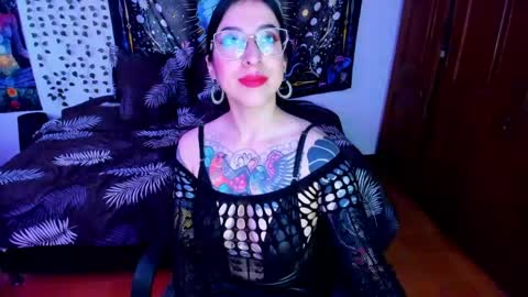 Snapshot of alice666f chatting on 04.26.26 ALiCE ROSE online show from 04.26.26