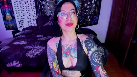 Snapshot of alice666f chatting on 05.17.26 ALiCE ROSE online show from 05.17.26
