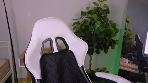 Snapshot of alice__grace_ chatting on 01.15.25 your Alice online show from 01.15.25