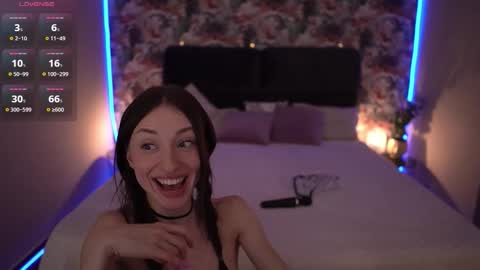 Snapshot of alice_arwen_ chatting on 11.20.25 Alice online show from 11.20.25