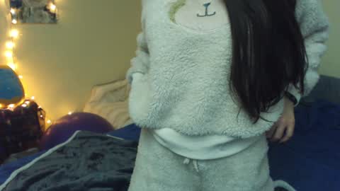 Snapshot of alice_asks chatting on 12.25.24 Alice Asks online show from 12.25.24