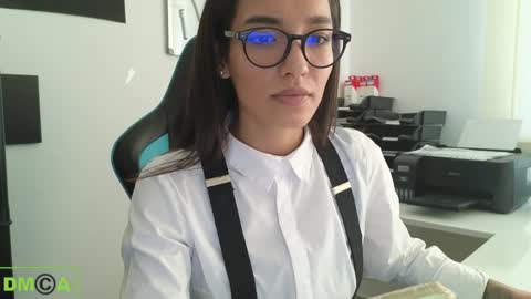 Snapshot of alice_bane chatting on 01.06.25 A R Y A  T I A online show from 01.06.25