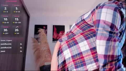 Snapshot of alice_barry chatting on 11.26.25 Alice online show from 11.26.25