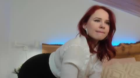 Snapshot of alice_bess chatting on 02.27.25 Alice.....Welcome to my room Lets get to know each other better and have an unforgettable time online show from 02.27.25