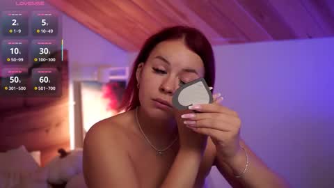 Snapshot of alice_bess chatting on 10.01.25 Alice.....Welcome to my room Lets get to know each other better and have an unforgettable time online show from 10.01.25