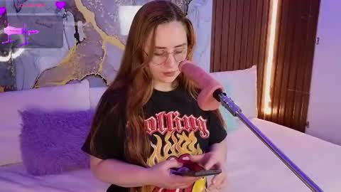 Snapshot of alice_cute77 chatting on 07.14.26 Mey online show from 07.14.26