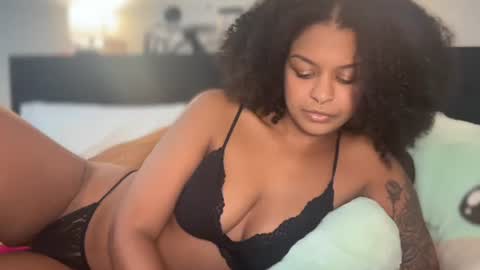 Snapshot of alice_erotica chatting on 10.20.25 alice erotica online show from 10.20.25