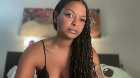 Snapshot of alice_erotica chatting on 12.16.25 alice erotica online show from 12.16.25