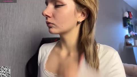 Snapshot of alice_hetfield chatting on 10.13.25 My name is Alice find out about me in the Fansly online show from 10.13.25