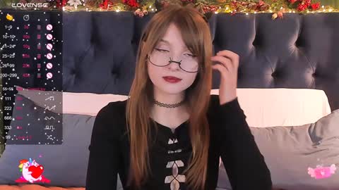 Snapshot of alice_langley chatting on 02.04.25 Alice 3 online show from 02.04.25