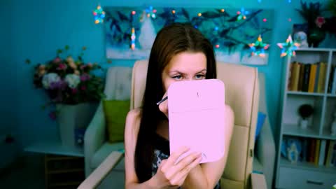 Snapshot of alice_lice chatting on 10.14.25 alice_lice online show from 10.14.25