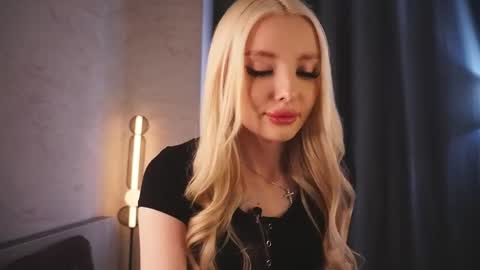 Snapshot of alice_lov3rs chatting on 05.27.26 Alice online show from 05.27.26
