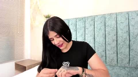 Snapshot of alice_martinez_ chatting on 02.11.25 alice and amber online show from 02.11.25