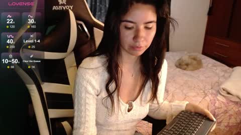 Snapshot of alice_middle01 chatting on 05.28.26 Alice online show from 05.28.26