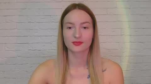 Snapshot of alice_sweet_01 chatting on 10.12.25 Alice online show from 10.12.25