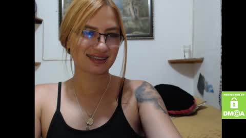 Snapshot of alice_trinity chatting on 11.25.25 Alice online show from 11.25.25