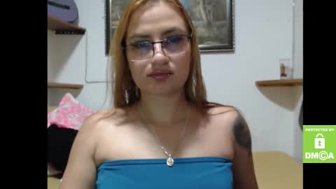 Snapshot of alice_trinity chatting on 12.18.25 Alice online show from 12.18.25