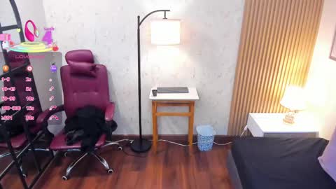 Snapshot of alicecoule chatting on 04.28.26 Alice online show from 04.28.26