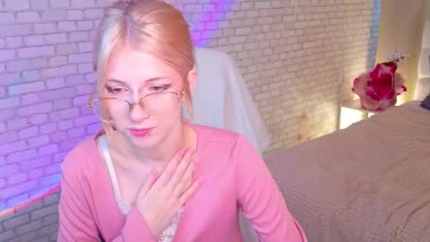 Snapshot of alicedews chatting on 02.22.26 alice online show from 02.22.26