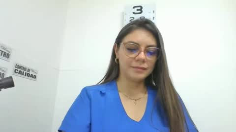 Snapshot of alicee16 chatting on 01.10.25 alicee16 online show from 01.10.25