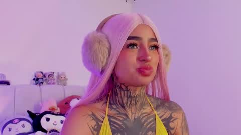 Snapshot of alicee_0 chatting on 09.25.25 Alice online show from 09.25.25