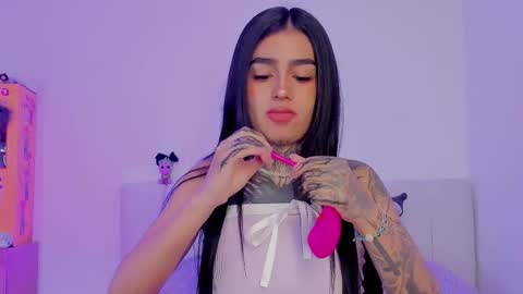 Snapshot of alicee_0 chatting on 10.15.25 Alice online show from 10.15.25