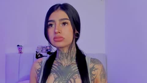 Snapshot of alicee_0 chatting on 10.22.25 Alice online show from 10.22.25