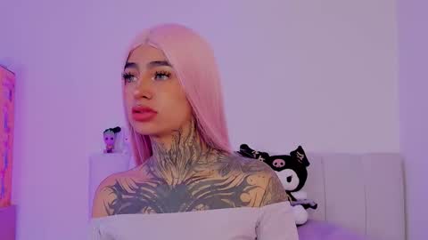 Snapshot of alicee_0 chatting on 11.02.25 Alice online show from 11.02.25