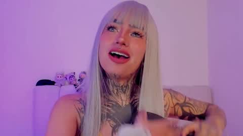 Snapshot of alicee_0 chatting on 11.17.25 Alice online show from 11.17.25