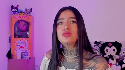 Snapshot of alicee_0 chatting on 12.15.25 Alice online show from 12.15.25