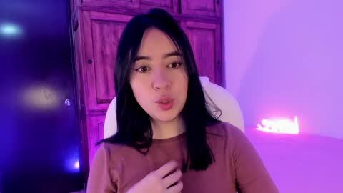 Snapshot of alicee_2 chatting on 02.15.25 Aliceee  ..   97YP9VWGZHrefnav wishlist lists 1 online show from 02.15.25