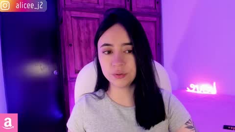 Snapshot of alicee_2 chatting on 02.17.25 Aliceee  ..   97YP9VWGZHrefnav wishlist lists 1 online show from 02.17.25