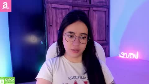 Snapshot of alicee_2 chatting on 10.21.25 Aliceee  ..   97YP9VWGZHrefnav wishlist lists 1 online show from 10.21.25
