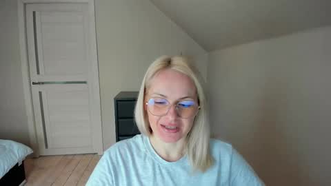 Snapshot of alicee__grace chatting on 02.15.25 Alicee online show from 02.15.25