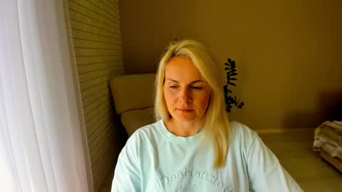 Snapshot of alicee__grace chatting on 09.22.25 Alicee online show from 09.22.25
