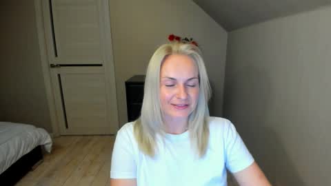 Snapshot of alicee__grace chatting on 10.04.25 Alicee online show from 10.04.25