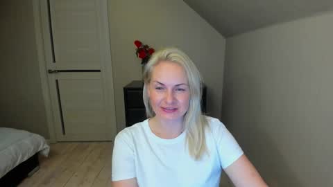 Snapshot of alicee__grace chatting on 10.07.25 Alicee online show from 10.07.25