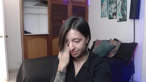 alicee_logan_ online show from 11.21.25